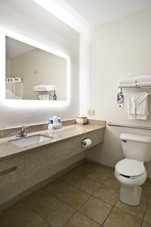 Holiday Inn Express & Suites Vermillion, An Ihg Hotel Zewnętrze zdjęcie