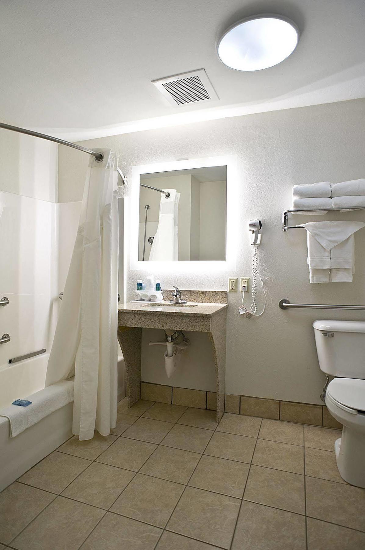 Holiday Inn Express & Suites Vermillion, An Ihg Hotel Zewnętrze zdjęcie