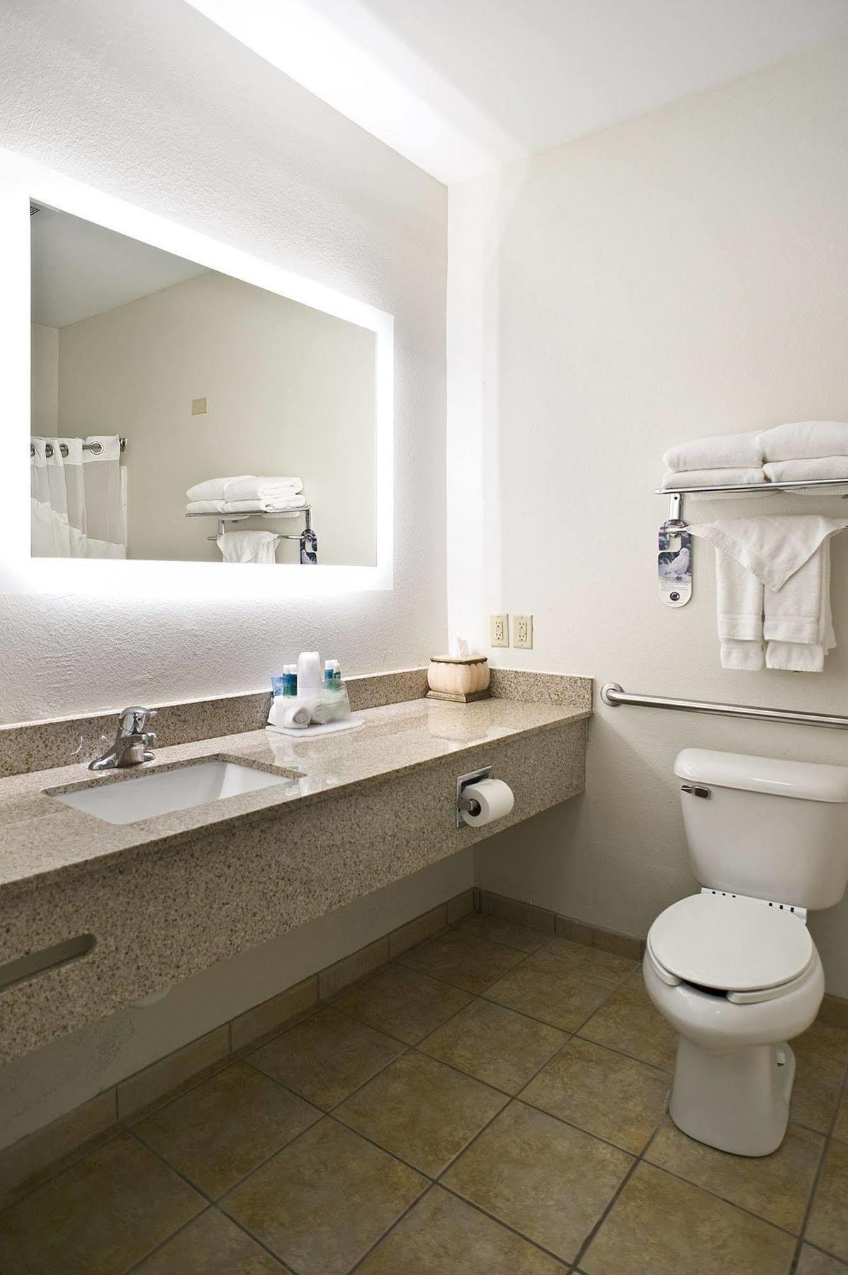 Holiday Inn Express & Suites Vermillion, An Ihg Hotel Zewnętrze zdjęcie