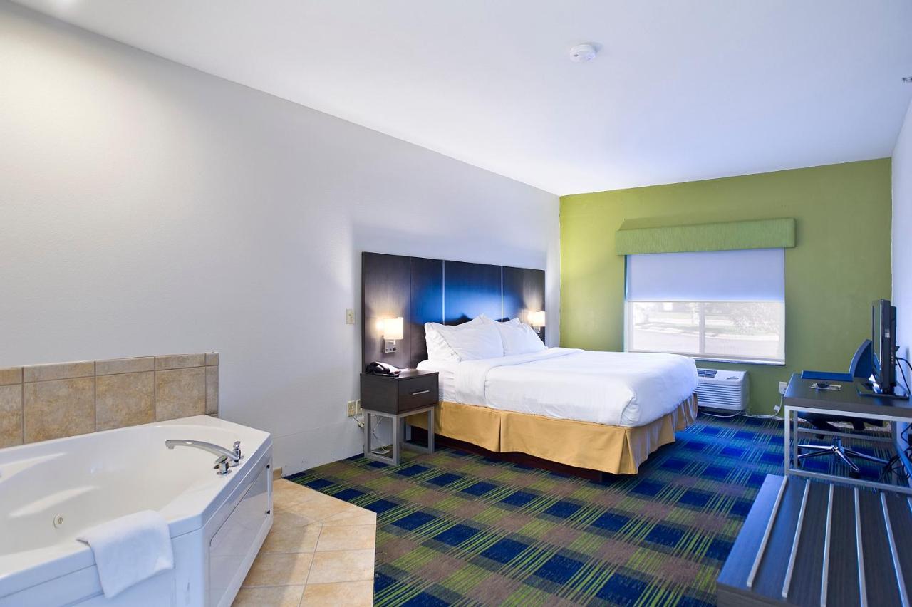 Holiday Inn Express & Suites Vermillion, An Ihg Hotel Zewnętrze zdjęcie